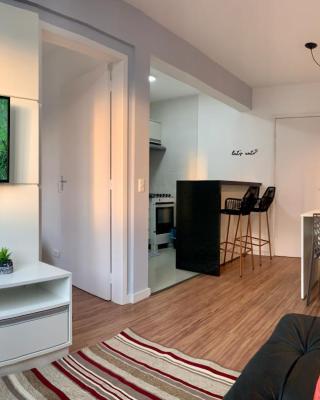 707- Apartamento Encantador, amplo e decorado, quarto, sala, cozinha, mobiliario moderno, cozinha completa com utensílios , Excelente vista da cidade e localização privelegiada no bairro Bigorrilho