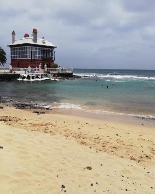 Respira el mar desde tu terraza y siéntete en paz.