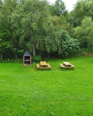 alojamiento con jardin y barbacoa