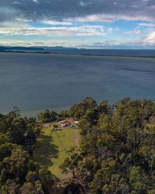 Peaceful & tucked away Wylah Cottage in Simpsons Bay on Bruny Island