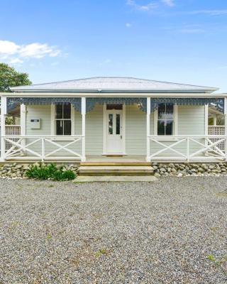 Pendreigh Cottage - Martinborough Holiday Home