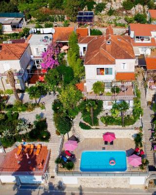 Villa Carmen Rooms & Apartments