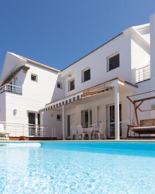 Home2Book Stunning Villa Raquel, Pool & View