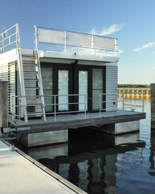 Hausboot Floating House Leni in Ribnitz-Damgarten