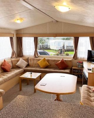 Devon Barnstaple Self Catering Tarka Holiday Park Free Wi-Fi Spacious Static Caravan sleeps 4 Pets allowed location Devon EX31 4AU Just 6 miles from Saunton Sands Please note no sign written vehicles are allowed to park on the holiday park overnight