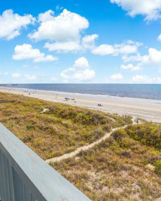 2BR, 2Bath condo Oceanfront Getaway with pool