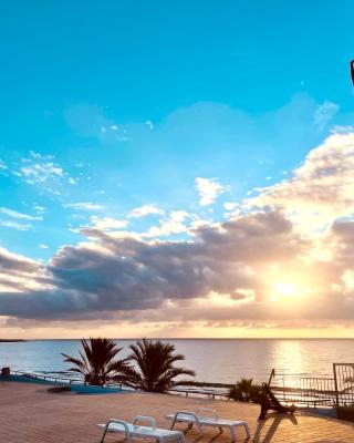 VIVIENDA ÚNICA EN PRIMERA LÍNEA DE PLAYA