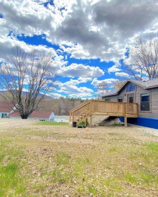 B1 NEW Awesome Tiny Home with AC Mountain Views Minutes to Skiing Hiking Attractions