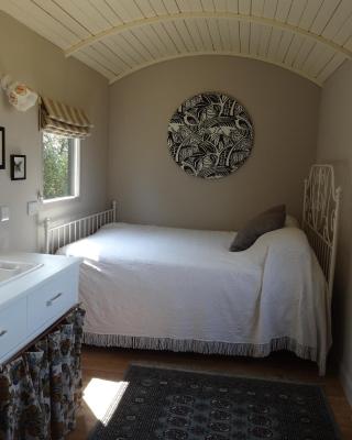 The Oaks Glamping - Rubie's Shepherds Hut