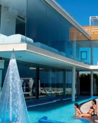 阿普罗多海水浴Spa度假酒店
