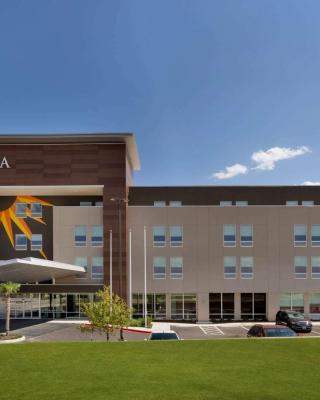 La Quinta Inn & Suites by Wyndham San Antonio Seaworld LAFB