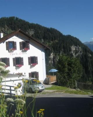 on a quiet location, beautiful, spacious holidayhouse, only for holidays, with a fantastic view, perfect for skiing, walking and hiking