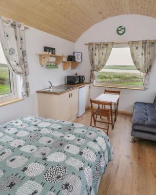 The Snuggly Sheep Shepherd Hut Farm Stay