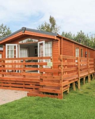 Angie's Haven, Superb 2 Bedroom Lodge with Hot Tub - Sleeps 6 - Felmoor Park