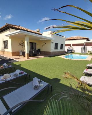 Villa Thais, private heated pool, ideal for your holidays in Caleta de Fuste