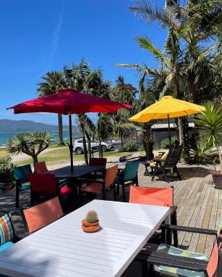 Driftwood Beachfront Accommodation, Cable Bay, Owhetu