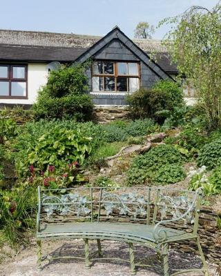 Greenswood Cottage - Cosy cottage, rural location, beautiful landscaped gardens with pond and lake