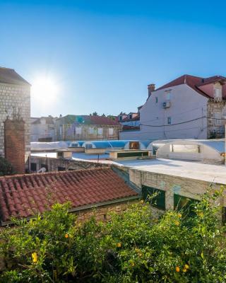 Deluxe Rooms with a terrace view at Old City Gate