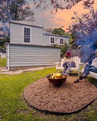 Pet-Friendly Blue Mountains Cottage with Indoor Fireplace