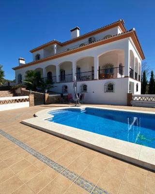 Spacious Villa with Exceptional Views in Malaga