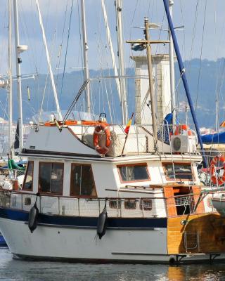 Barco 12 mts centro Cangas