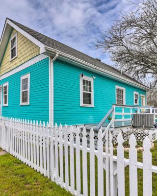 Galveston ‘Blue Bungalow’ - Walk to Beach!