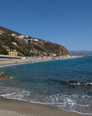 Quieta casetta in una Liguria insolita