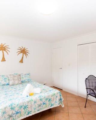 GORGEOUS STUDIO + 100M TO BEACH + POOL