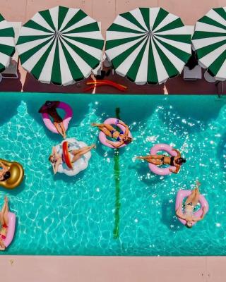 The Marley Hotel by AvantStay Classic Palm Springs Hotel w Pool Hot Tub
