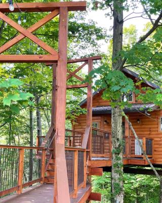 Treehouse #8 by Amish Country Lodging