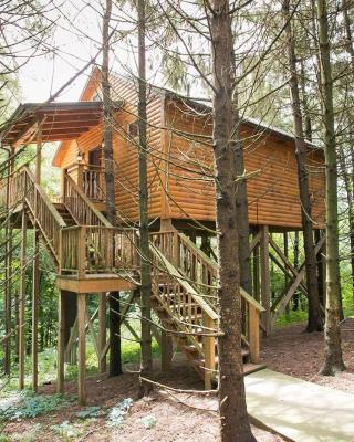 Whispering Pines Treehouse by Amish Country Lodging