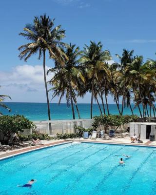 KASA Las Palmas studio apt for 2 OCEAN VIEW BEACHFRONT CONDO POOL