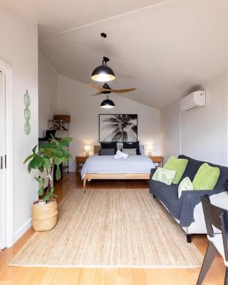 Tallows Studio -Modern, tranquil, dog friendly,2 mins to the beach