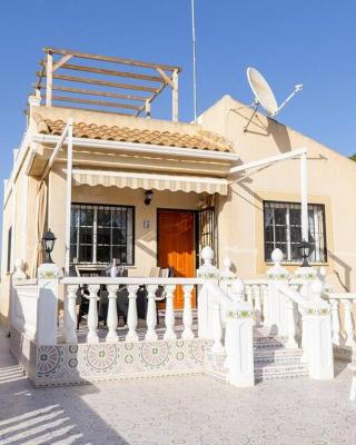 Spacious 2 Bed Detached Villa with communal pool