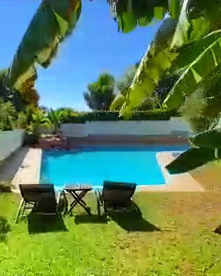 VILLA Bed and Breakfast - kitchen, Pool, Barbecue and Large garden