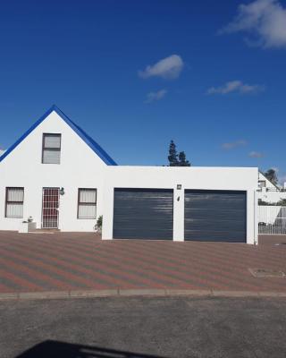 5 bedroom home in Langebaan, located close to Club Mykanos and Laguna Mall
