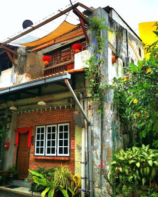 LEJU 21 樂居 Explore Malacca from a riverside house