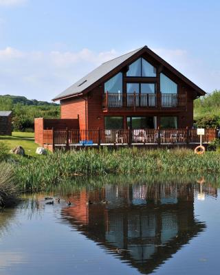 Swallow Lodge with Hot Tub, dogs welcome sleeps 8, Great resort Facilities