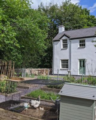 Riverside cottage walking distance into Caernarfon