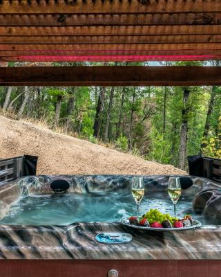 Heavenly Pines, 3 Bedrooms, Wi-Fi, Fireplace, Ramp Accessible, Hot Tub, Sleeps 6
