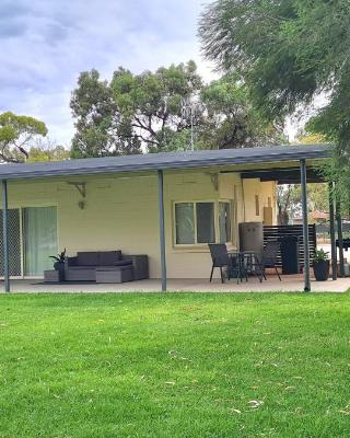 Riversands Rest Accommodation Paringa - River Box Cottage