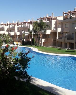 Duquesa Fairways, a spacious apartment with fabulous views and facilities