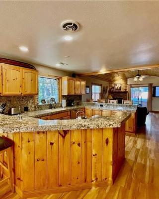 Enchanting Cabin with Hot Tub & Quiet Neighborhood