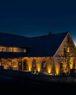 RESORT KOVÁRNA - Frýdštejn - stylové ubytování, luxusní wellness, zážitková restaurace