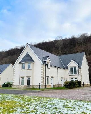 Corran, Glenloch View, Fort William 2-Bedroom Loch Side Flat