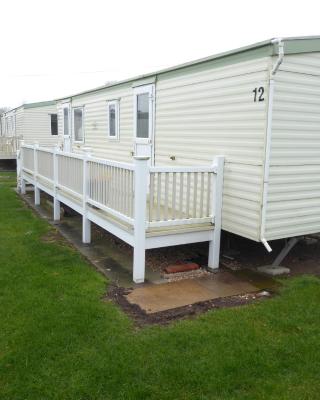 Beachside, Family-friendly, WiFi, 6 berth Caravan 12