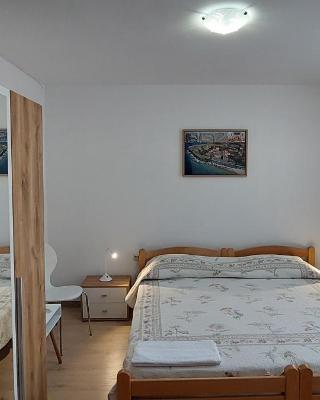 Room Eta