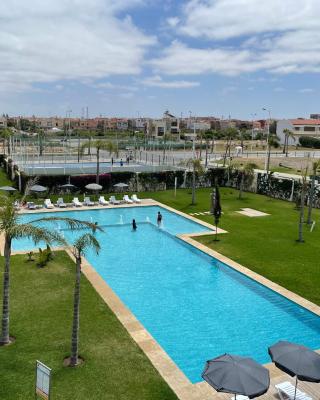 Bel appartement pied sur mer vue imprenable sur piscine et jardins