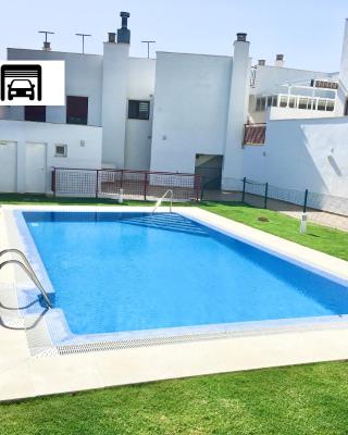 Ático Conil Playa con piscina, garaje, 2 terrazas-BBQ, Aire Ac y WIFI -SOLO FAMILIAS Y PAREJAS-