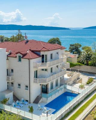 Hotel Riva Kaštela with swimming pool